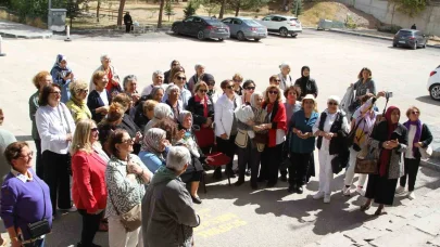 Nenehatun Kız Anadolu Lisesi’nin yarım asırlık mezunları bir araya geldi