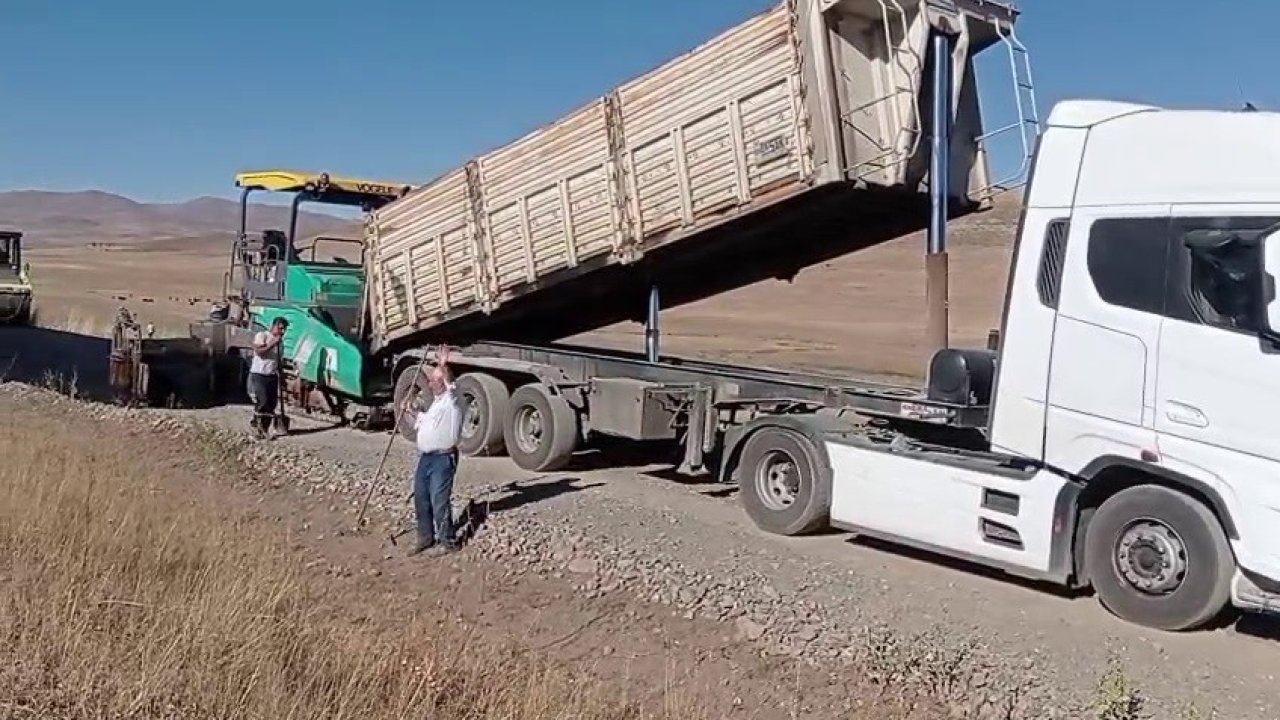 Tekman'da yollar asfaltlanıyor