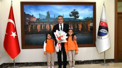 Vali Çiçek, İlköğretim Haftasında öğrencileri ağırladı
