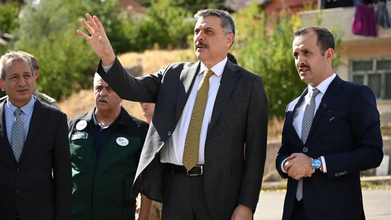 Vali Çiftçi, İspir’de meydana gelen heyelan bölgesinde