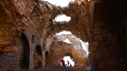 Mor Ahron Manastırı, tarihe ışık tutan kalıntılarıyla dikkat çekiyor