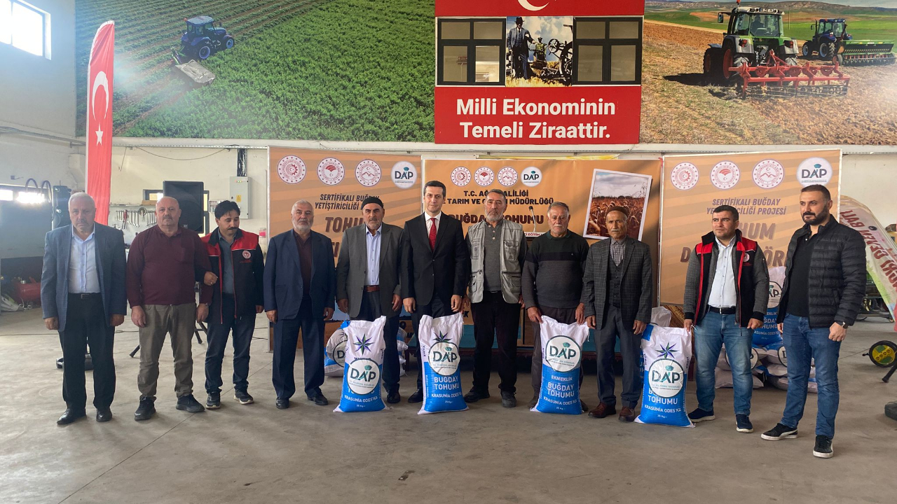 200 ton sertifikalı buğday tohumu çiftçilere dağıtıldı