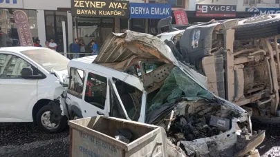 Hafriyat kamyonunun freni patladı ortalık savaş alanına döndü