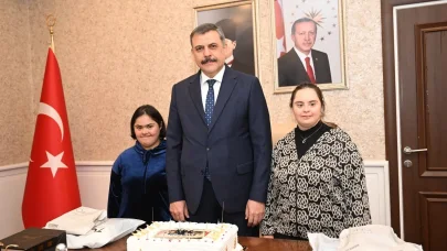 Erzurum Valiliği’nin güllerine sürpriz