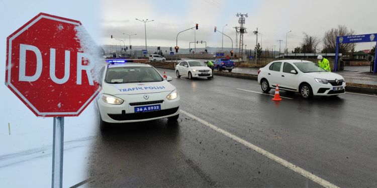 Kars’ta yoğun kar ve sis sürücülere zor anlar yaşatıyor