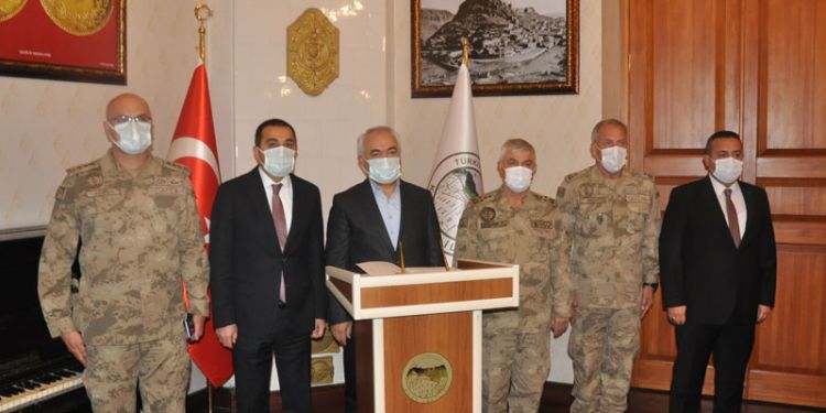 Bakan Yardımcısı Ersoy ve Orgeneral Çetin Kars’ta