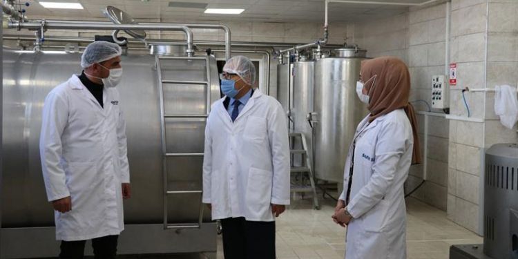 Altıntaş süt ürünleri sektörünün sorunlarını yerinde tespit ediyor