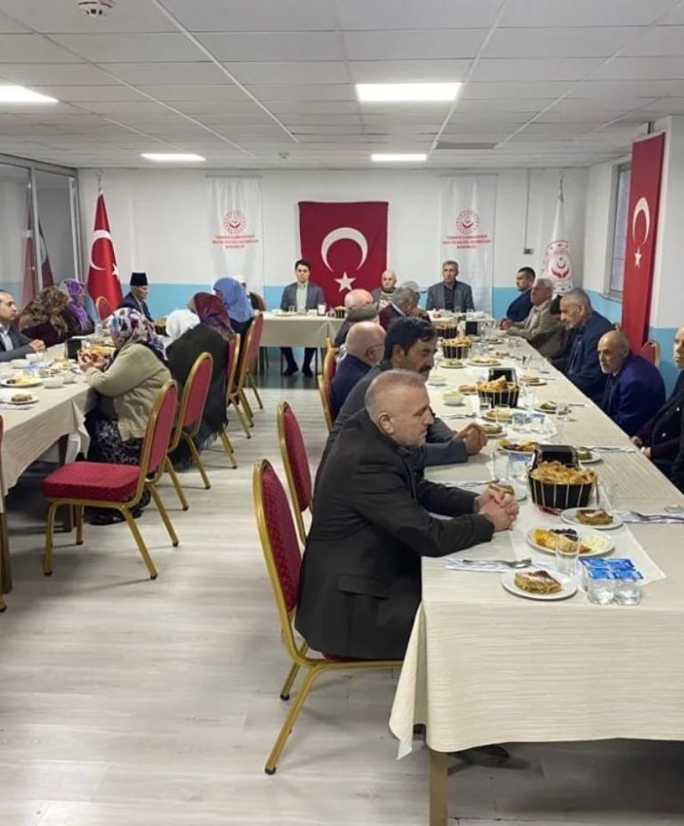 Kars Valiliği Huzur Evi sakinlerini unutmadı