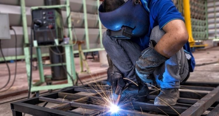 Sanayi üretimi yıllık yüzde 8,2 azaldı