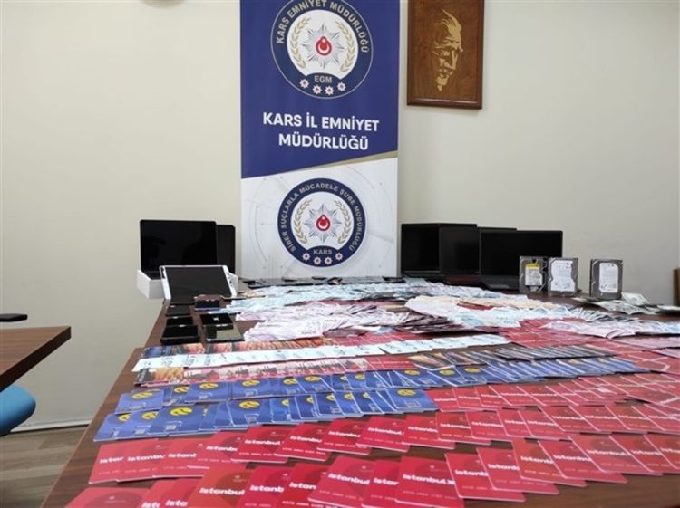 Türkiye’de bir ilk! Kargo dolandırıcılık şebekesi çökertildi