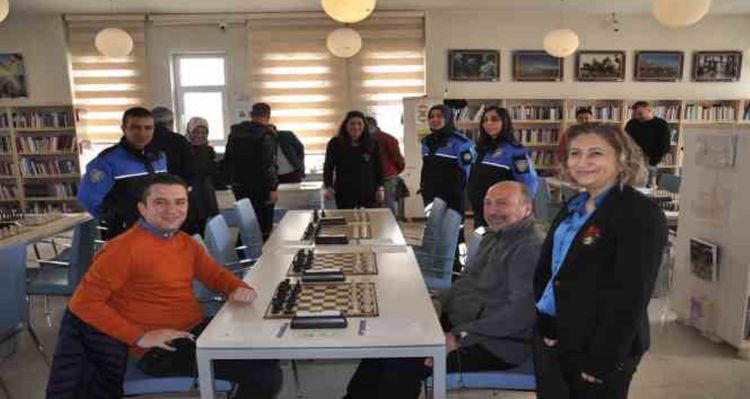 Kars'ta satranç turnuvası ilgi gördü