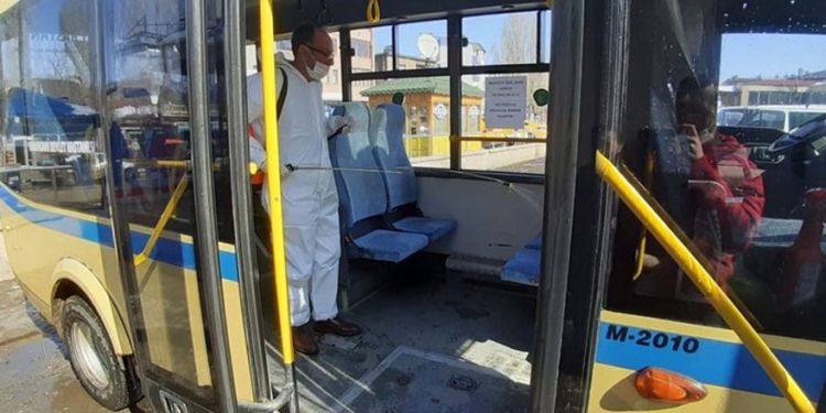 Kars'ta toplu taşıma araçları dezenfekte ediliyor