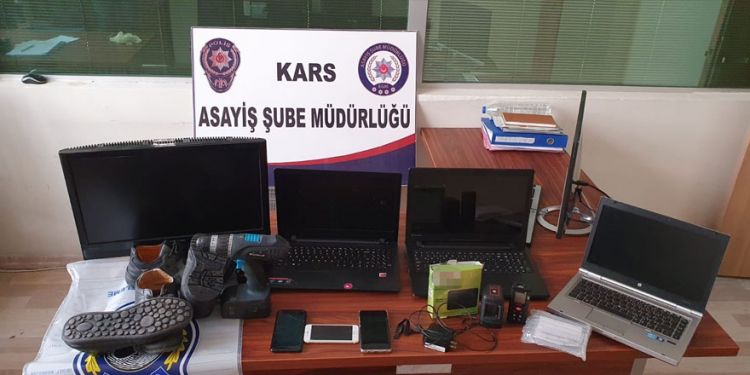Kars polisi aranan hırsızı yakaladı