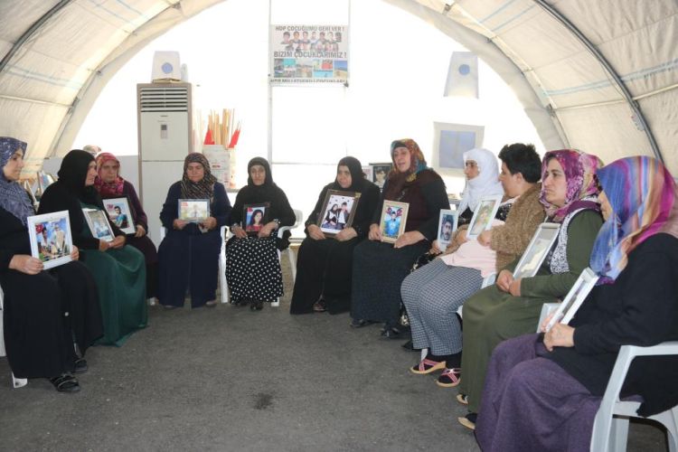 Ailelerin HDP ve PKK'ya karşı evlat nöbeti devam ediyor