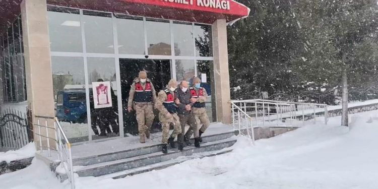 Cinayet firarisi 5 yıl sonra yakayı ele verdi