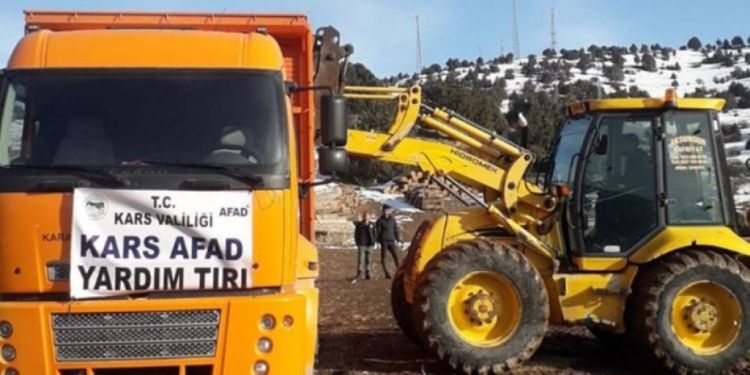 Deprem bölgelerine  yardımlar devam ediyor