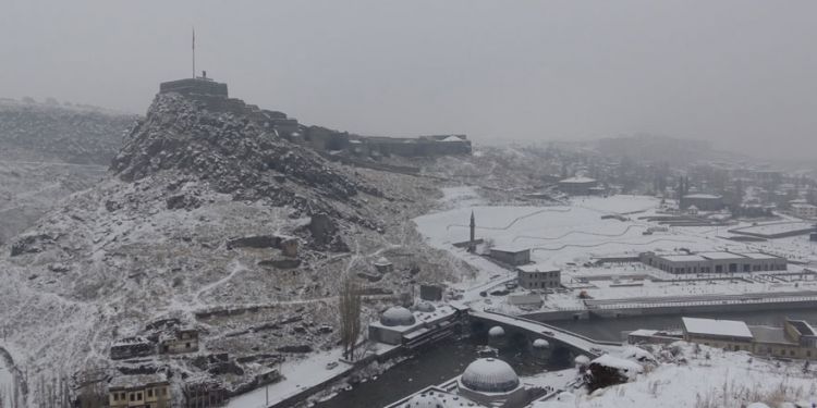Kars eksi 10’u gördü