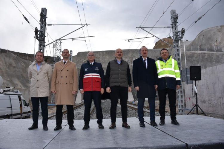 Bakan Karaismailoğlu, Ankara-Sivas Hızlı Tren Hattı'nda incelemelerde bulundu: "Açılışına günler kaldı"