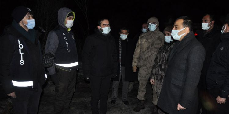 Vali Öksüz yılbaşı tedbirlerini inceledi, ekiplere tatlı ikram etti