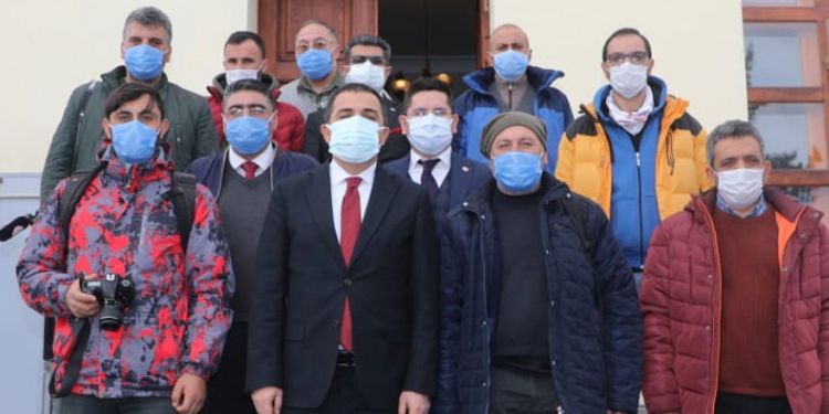 Vali Öksüz açıkladı: Koronavirüs aşısı Kars’a ne zaman gelecek?