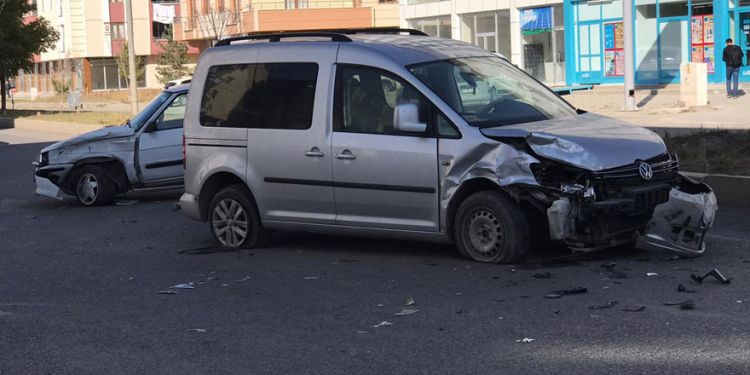 Kars’ta trafik kazası: 1’i bebek 4 yaralı