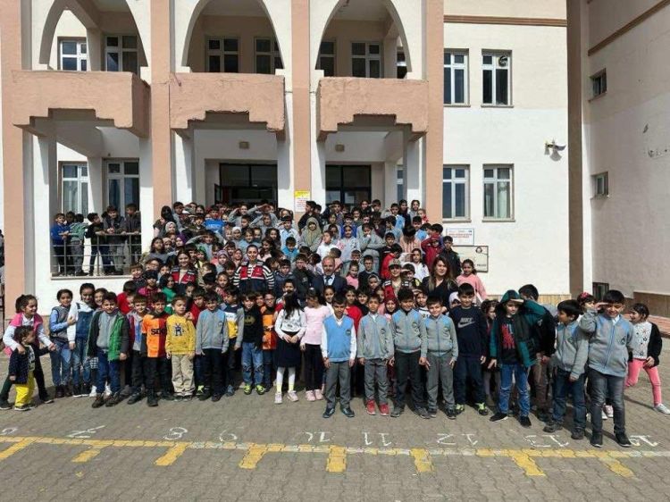 Bingöl'de jandarma, öğrencilere güvenli internet kullanımı eğitimi verdi