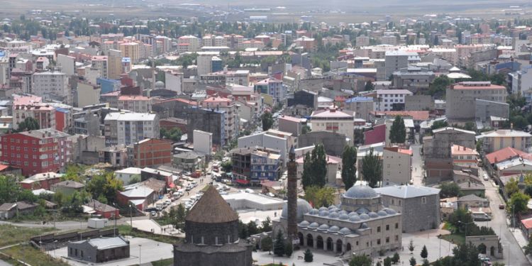 Kars'ta pazar günü sokağa çıkmak yasak