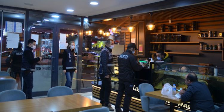 Kars’ta polisten Covid-19 denetimi
