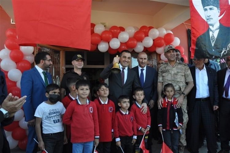 Kars’ta 61 bin 500 öğrenci için  ders zili çaldı