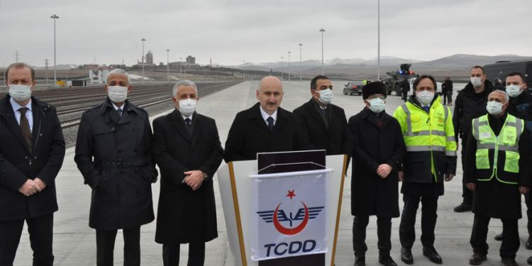 Bakan Karaismailoğlu Kars Lojistik Merkezinde açıklamalarda bulundu