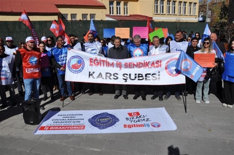 Kars’ta eğitim sendikaları destek için bir araya geldi