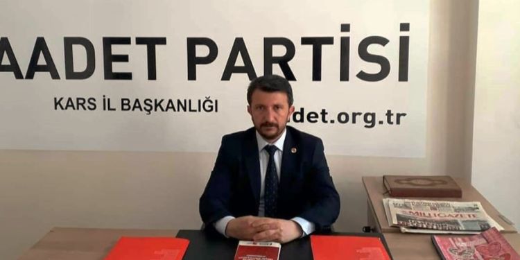 Saadet Partisi Kars İl Başkanı Timuroğlu, yaşanan depremlerle ilgili basın açıklaması yaptı