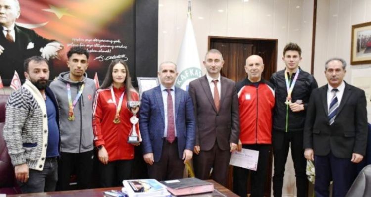 Sarıkamış Beden Eğitimi ve Spor Yüksekokulu Kros Takımı Türkiye birincisi oldu