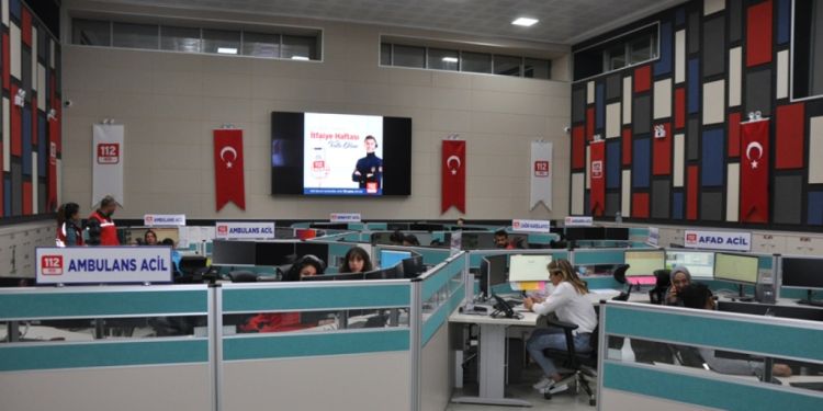 Kars AFAD ve UMKE ekipleri deprem bölgelerine hareket etti