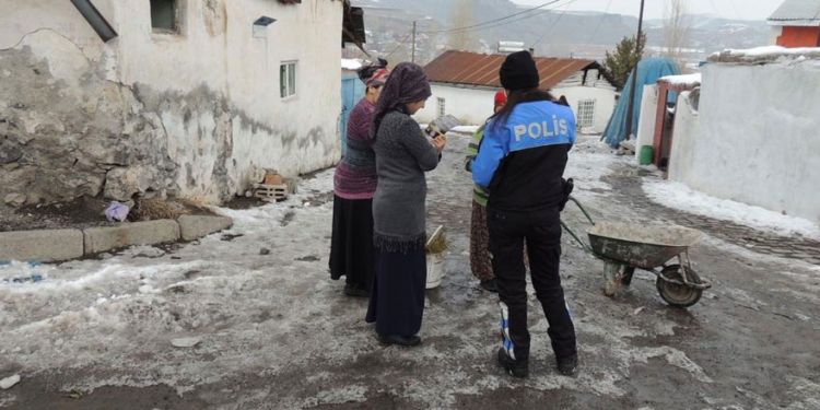 Kars polisinden soba zehirlenmelerine karşı bilgilendirme