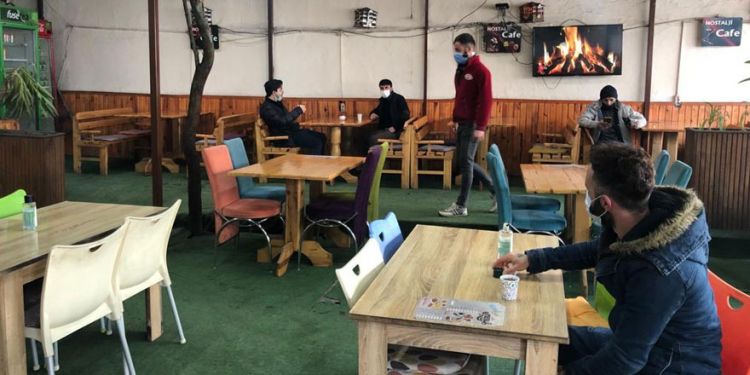 Kars'ta iş yeri sahipleri kepenk açtı