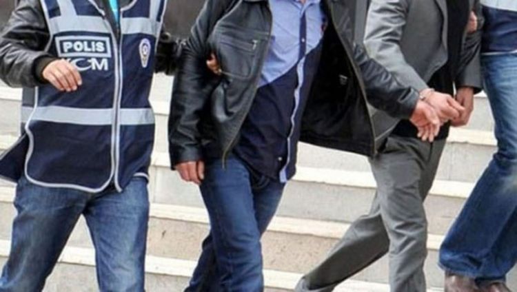 Kars'ta sokağa çıkma kısıtlamasını fırsat bilen hırsızlar polisten kaçamadı