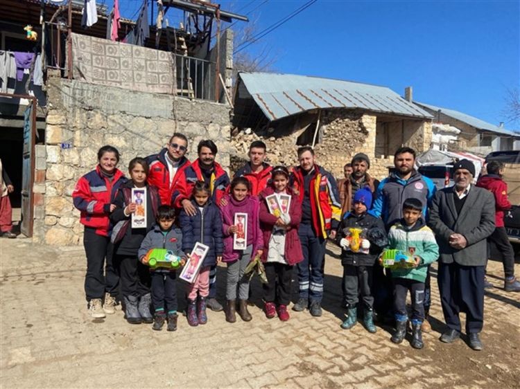 Kars UMKE ekipleri, deprem bölgesinde sağlık taraması yapıyor