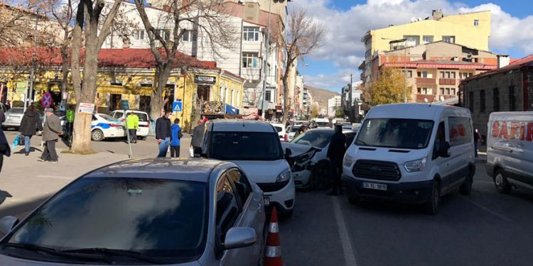 Kars’ta zincirleme kaza