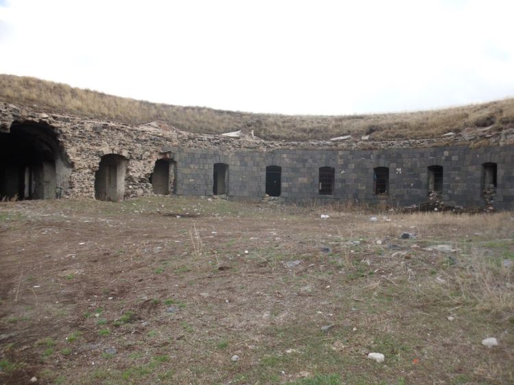 Tarihte kanlı savaşlara sahne olan tarihi tabyaların restorasyonu isteniyor