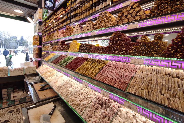 Ramazan'ın başında hurmaya olan talep yerini şekerlemelere bıraktı