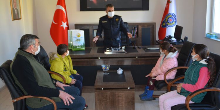 Gizlice fidan diken 3 kardeş ödüllendirildi