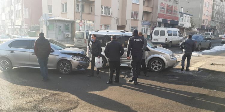 Kars’ın en işlek caddesinde kaza