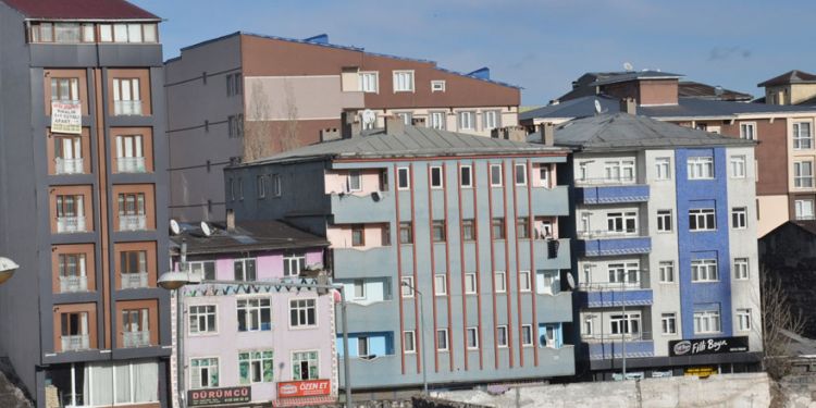 Öğrenci gelmeyince kiralık evler elde kaldı
