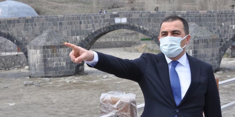 Vali Öksüz’den sokak hayvanları için duyarlılık çağrısı
