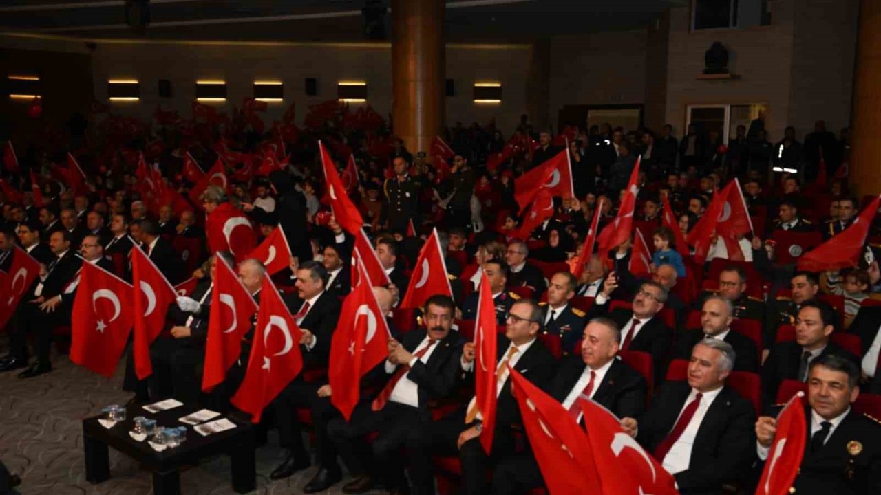 102. yıllık coşku salona sığmadı