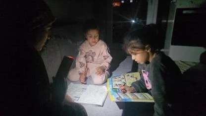 6 aydır elektriksiz yaşayan aile yardım bekliyor