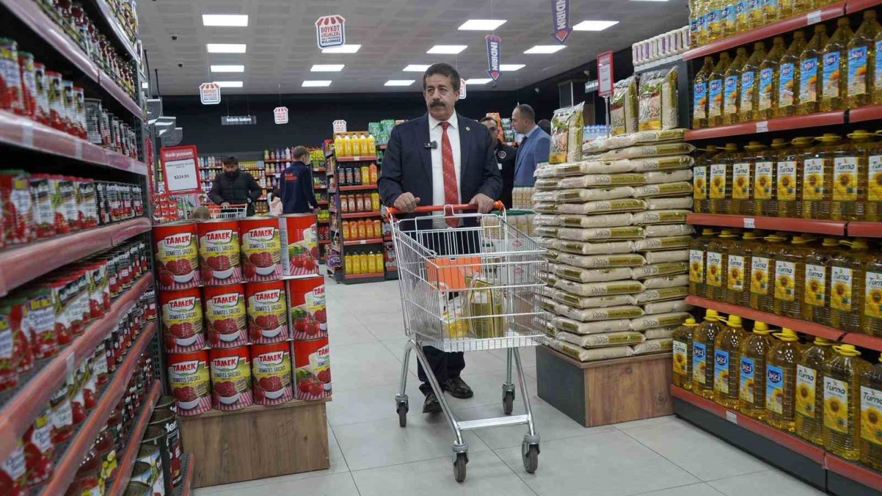 Ak Parti Milletvekili Fırat, Halk Pazarı marketinde alışveriş yaptı