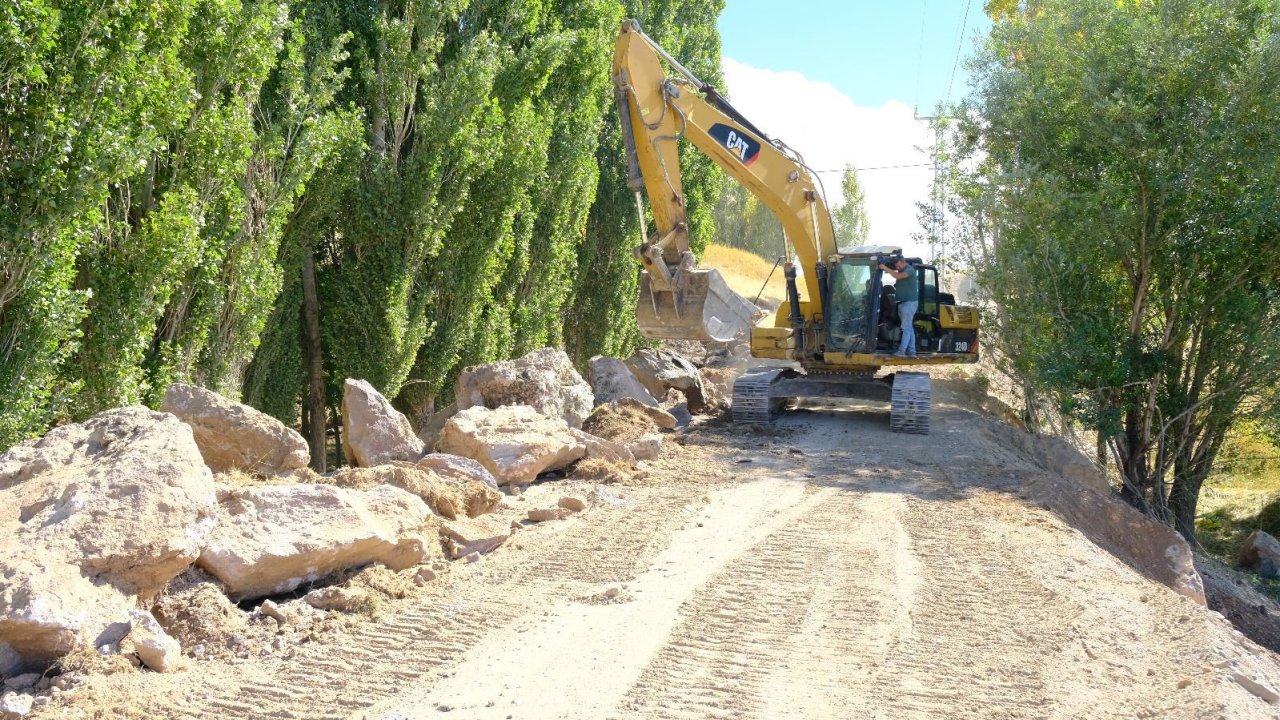 Akçaören yolunda altyapı güçlendirme çalışmaları sürüyor