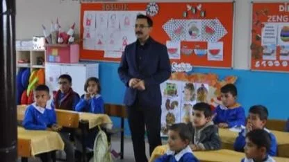 Akyaka Kaymakamı Demirtaş, okul ziyaretlerini sürdürüyor
